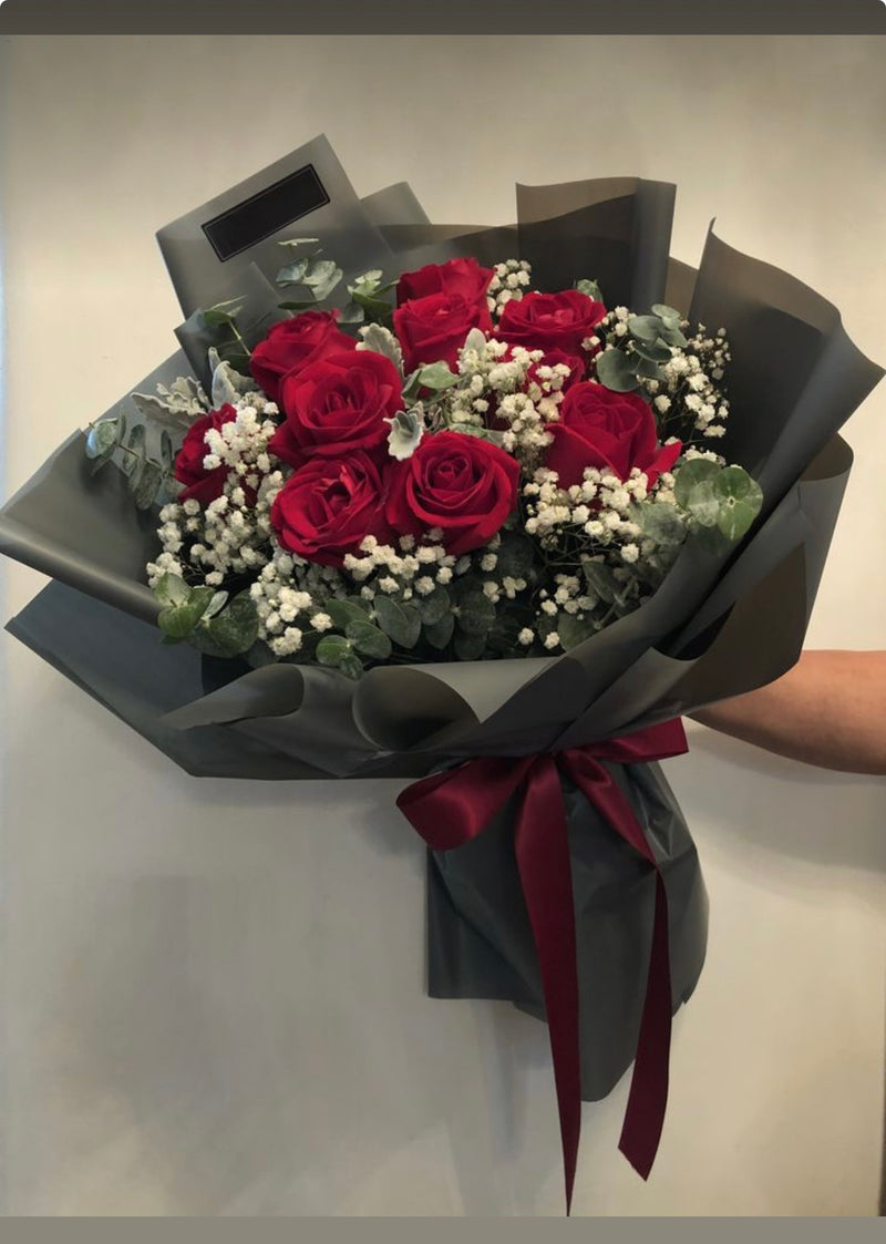 Red flowers arrangement- same day, delivery in San Diego